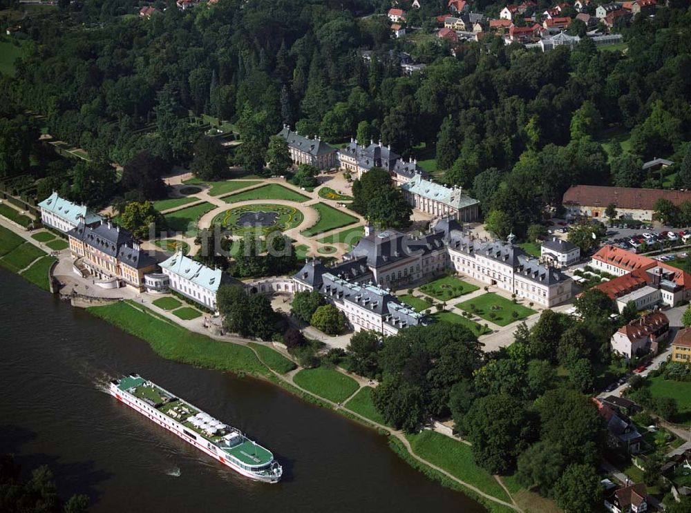 Luftaufnahme Pillnitz - Blick auf das Schloss Pillnitz in Sachsen