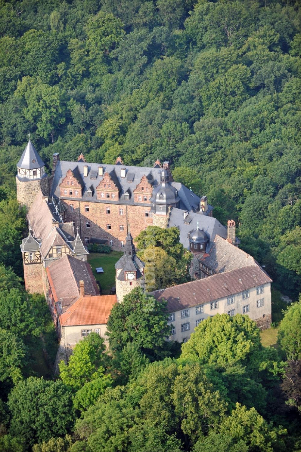 Luftbild Mansfeld - Blick auf das Schloss Rammelburg im gleichnamigen Ortsteil der Stadt Mansfeld im Bundesland Sachsen-Anhalt