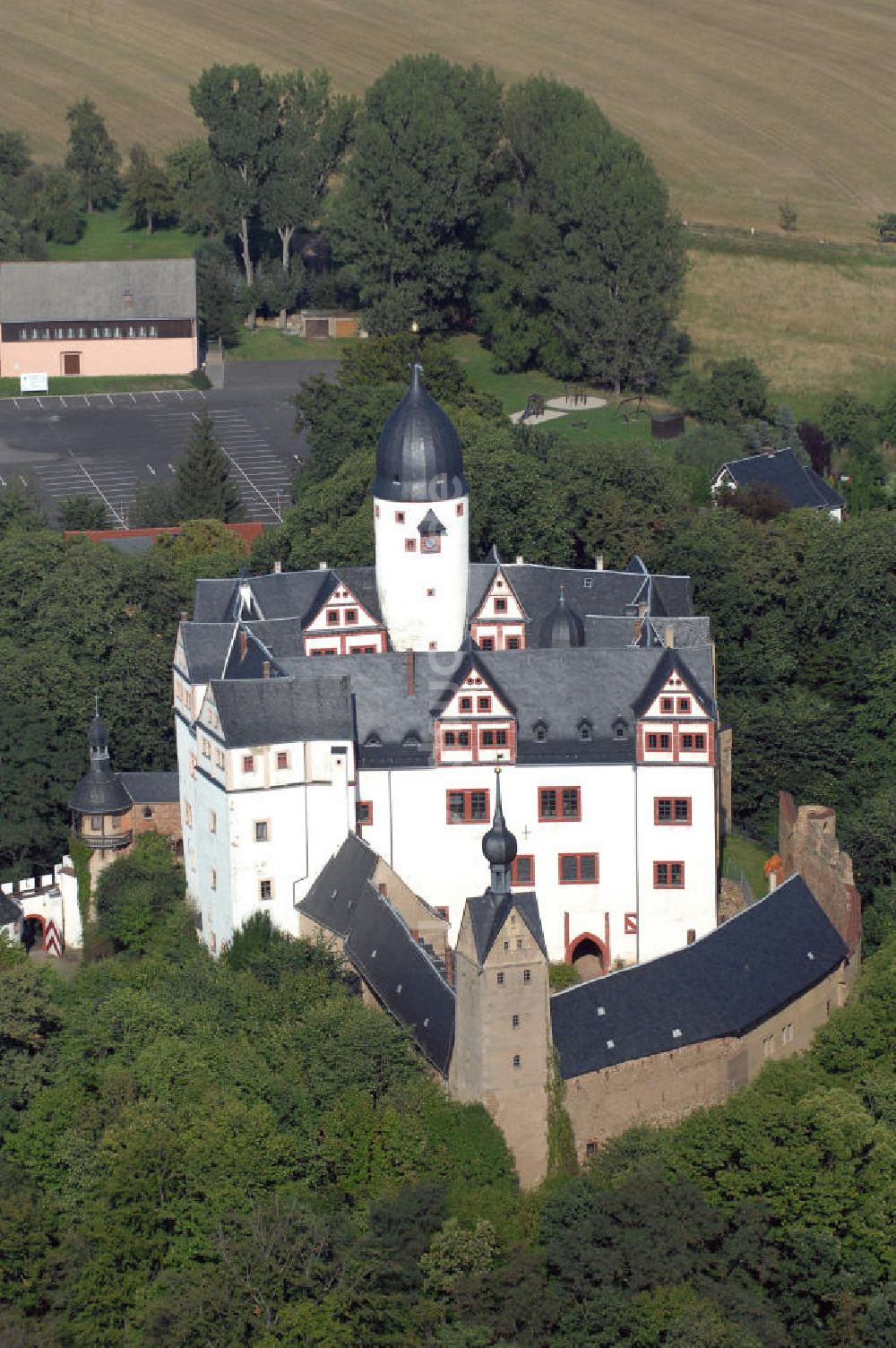 Luftaufnahme Lunzenau - Blick auf Schloss Rochsburg im gleichnamigen Stadtteil von Lunzenau in Sachsen