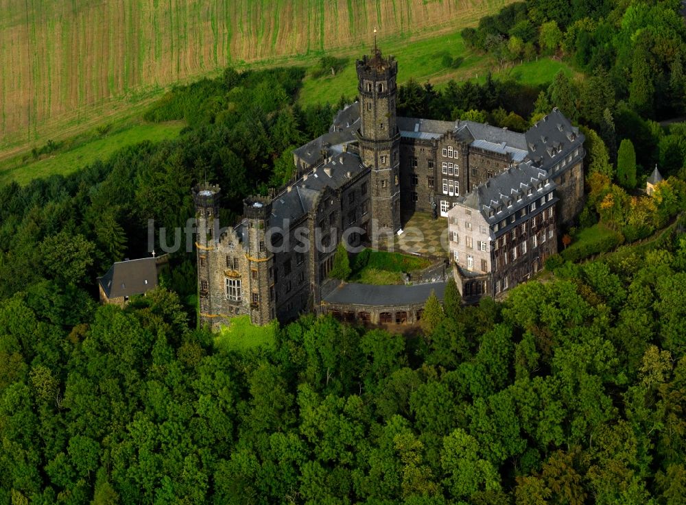 Luftaufnahme Balduinstein - Blick auf das Schloss Schaumburg in Balduinstein im Bundesland Rheinland-Pfalz