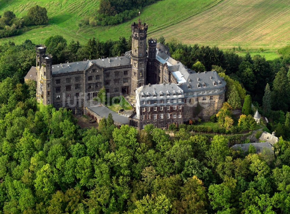 Balduinstein aus der Vogelperspektive: Blick auf das Schloss Schaumburg in Balduinstein im Bundesland Rheinland-Pfalz