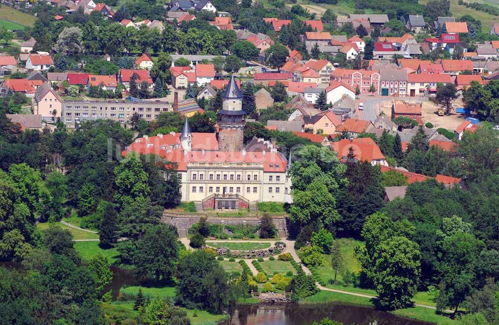 Luftbild Wiesenburg - Blick auf das Schloss Wiesenburg in Wiesenburg/Brandenburg