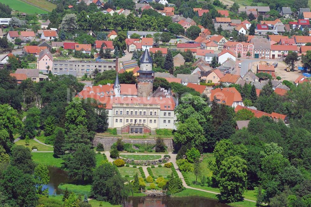 Luftaufnahme Wiesenburg - Blick auf das Schloss Wiesenburg in Wiesenburg/Brandenburg