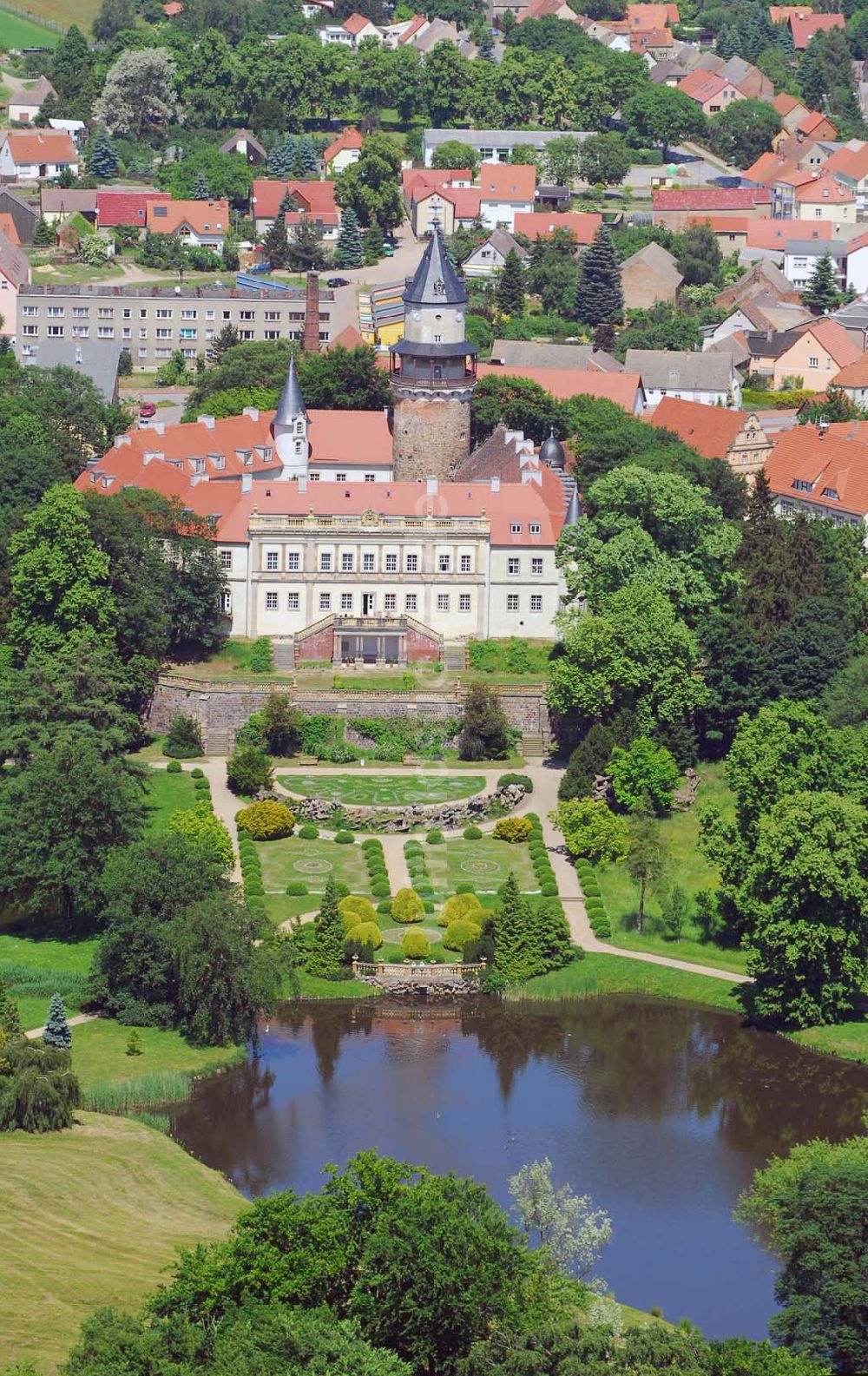 Wiesenburg von oben - Blick auf das Schloss Wiesenburg in Wiesenburg/Brandenburg