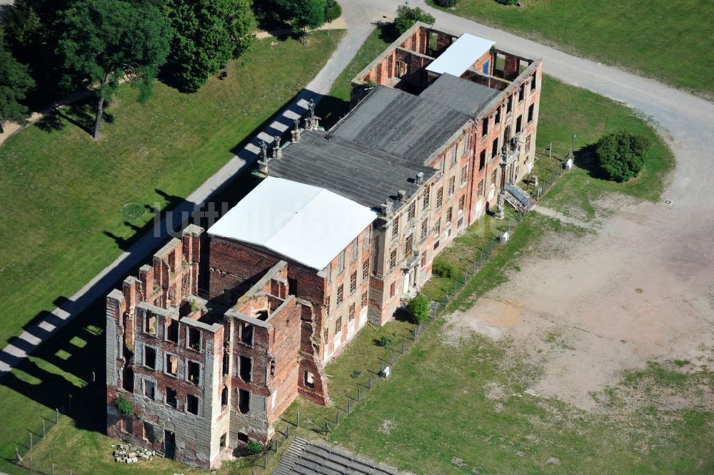 Luftbild Zerbst - Blick auf die Schloßruine Zerbst