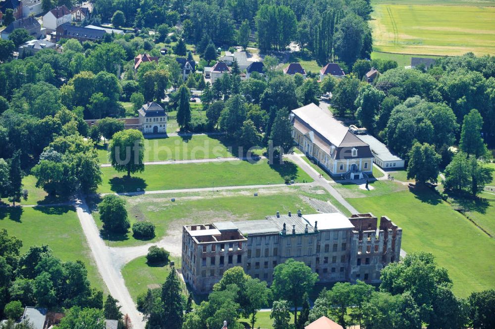 Luftbild Zerbst - Blick auf die Schloßruine Zerbst