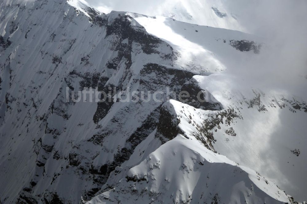 Luftaufnahme Oberfelben - Blick auf die schneebedeckten Alpen bei Oberfelben in Österreich / Austria