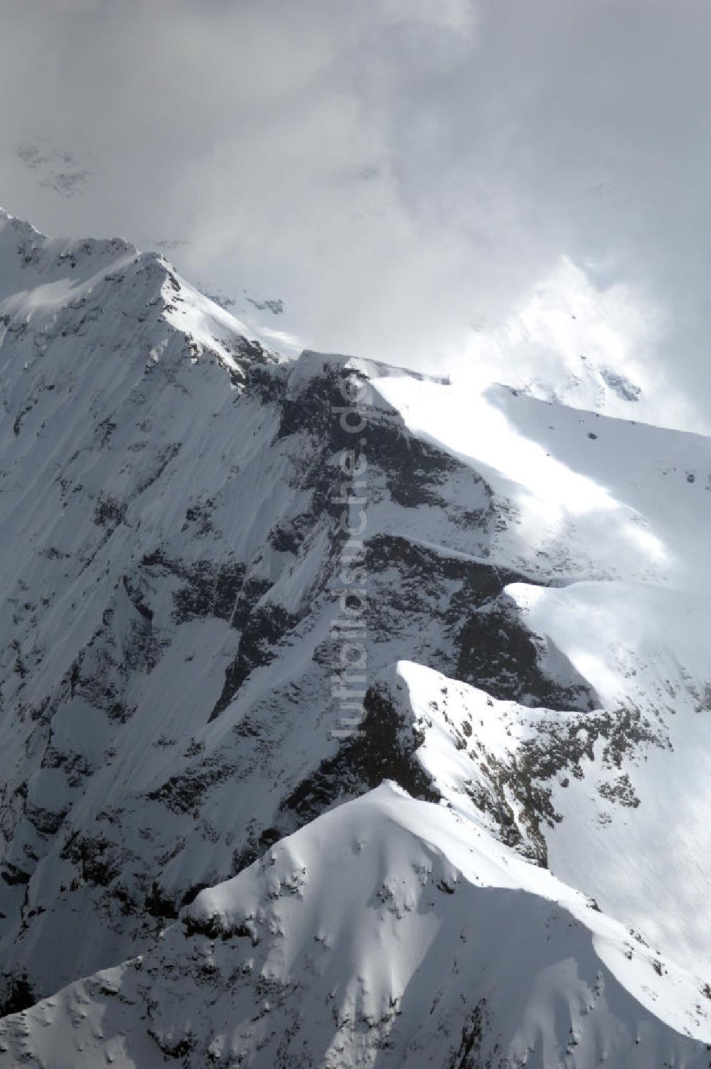 Luftbild Oberfelben - Blick auf die schneebedeckten Alpen bei Oberfelben in Österreich / Austria