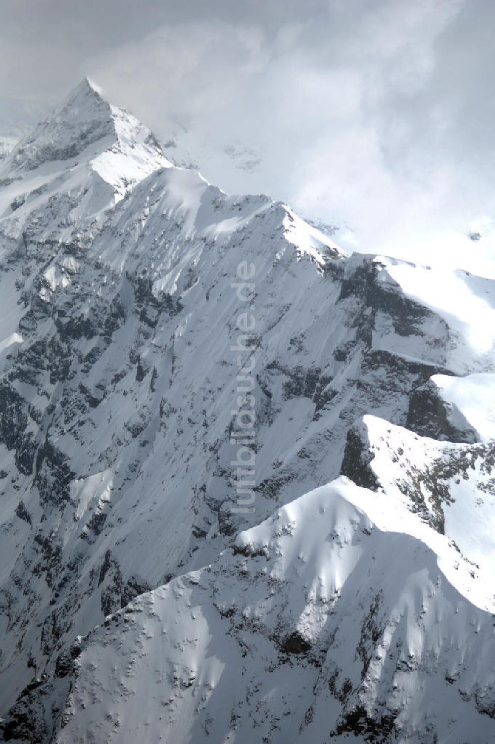 Luftaufnahme Oberfelben - Blick auf die schneebedeckten Alpen bei Oberfelben in Österreich / Austria