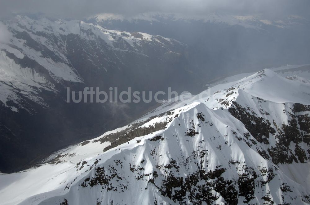 Luftaufnahme Oberfelben - Blick auf die schneebedeckten Alpen bei Oberfelben in Österreich / Austria