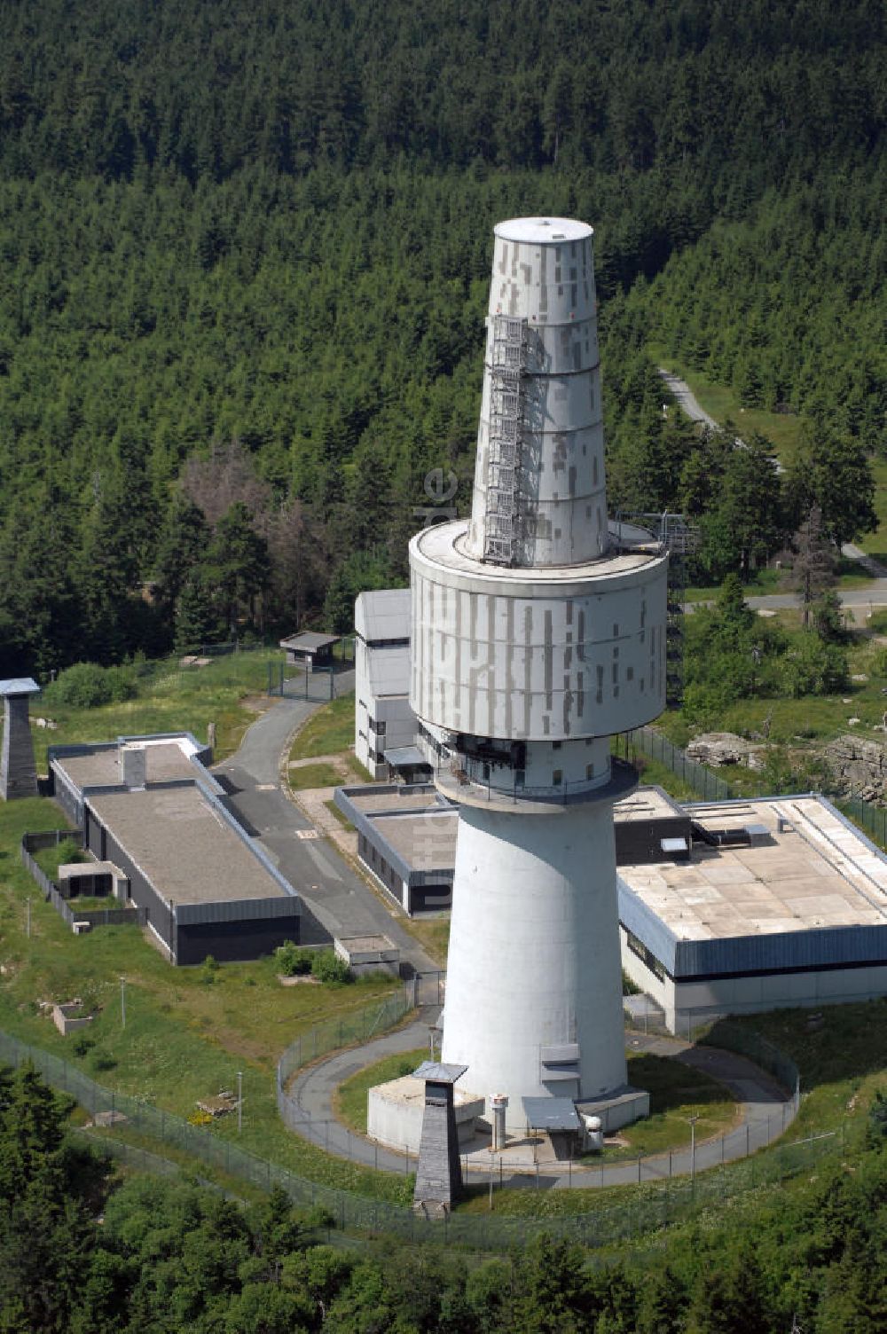 Schneeberg aus der Vogelperspektive: Blick auf den Schneeberg und den Fernmeldeturm