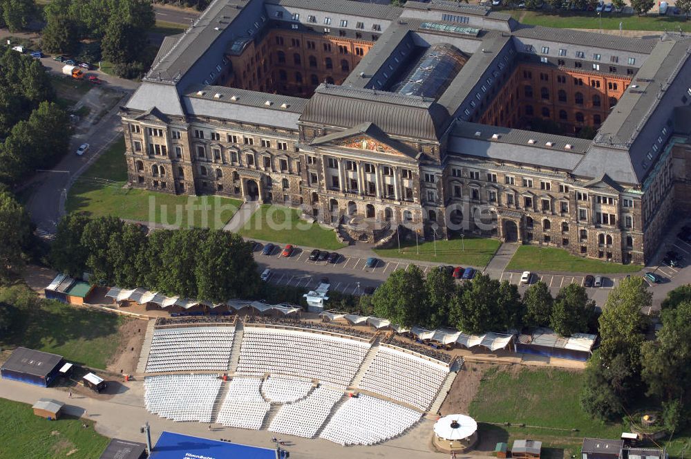 Luftbild Dresden - Blick auf das Sächsische Staatsministerium der Finanzen und die Filmnächte am Elbufer