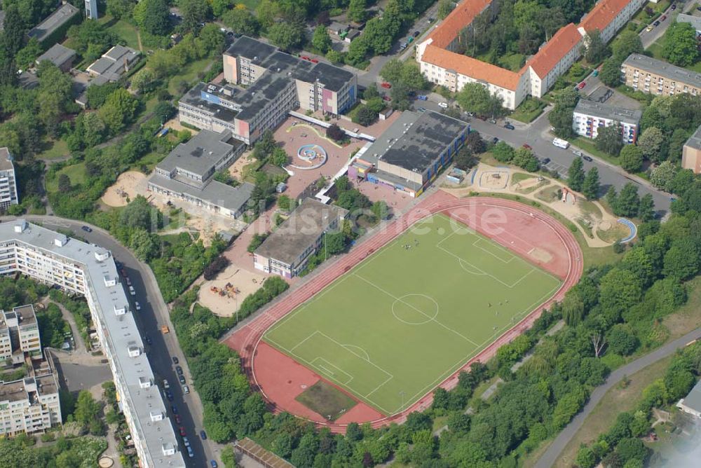 Luftbild Berlin - Blick auf eine Schule in Neukölln