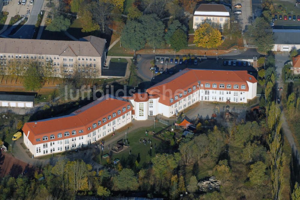 Luftbild Burg - Blick auf den Schulkomplex der Sonderschule Theodor Neubauer und der Lindenschule für geistig Behinderte in Burg