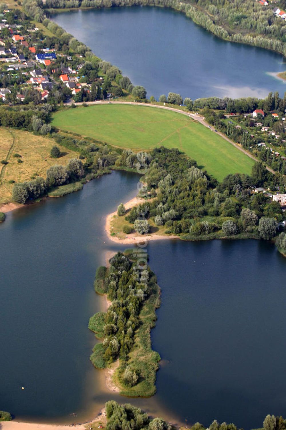 Luftbild Berlin - Blick auf 2 Seen in Marzahn-Hellersdorf