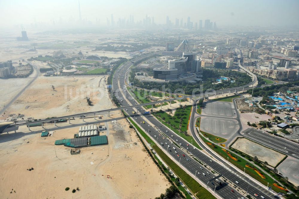 Dubai von oben - Blick auf die Sheikh Rashid Road in Dubai