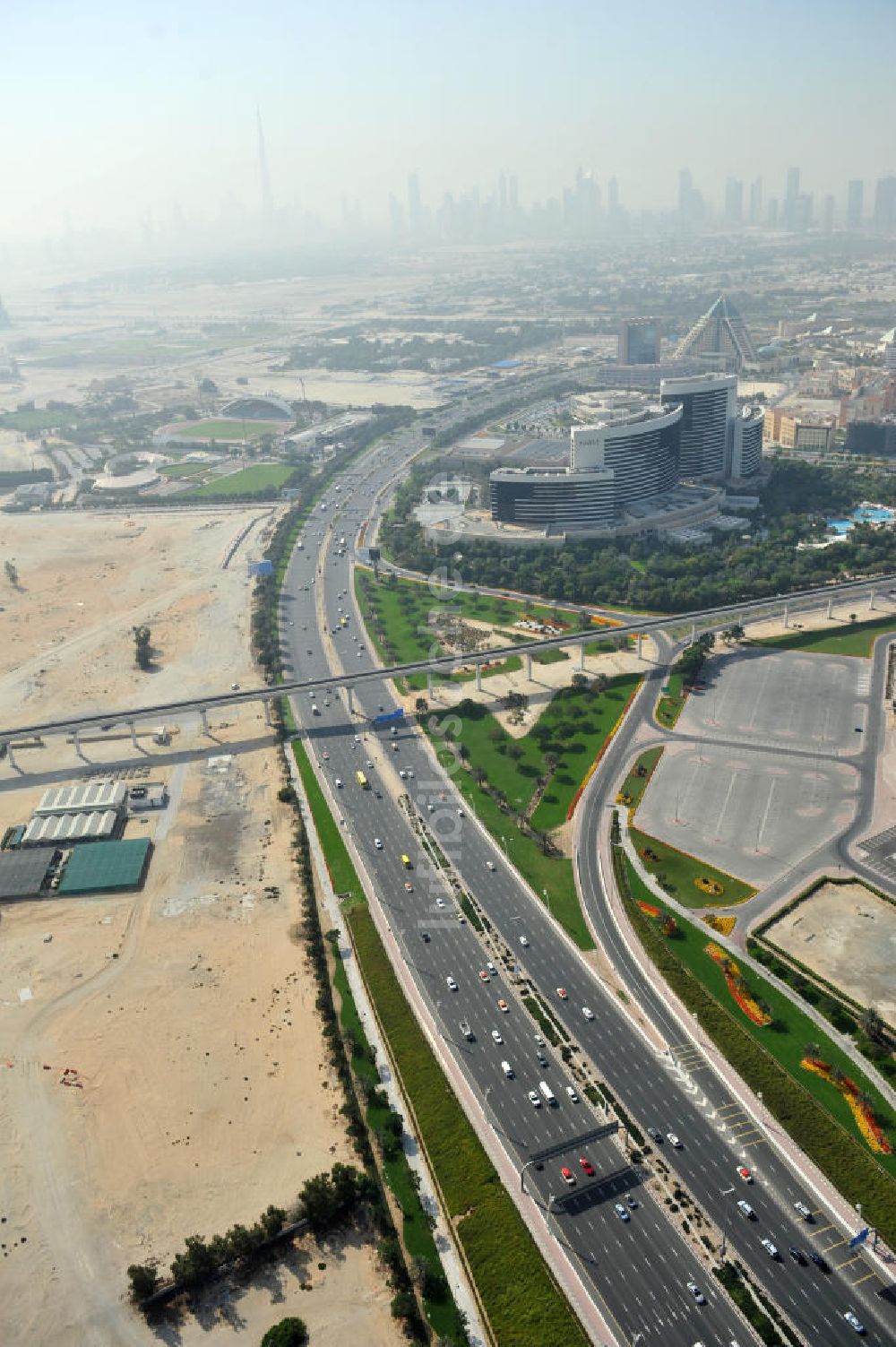 Luftbild Dubai - Blick auf die Sheikh Rashid Road in Dubai