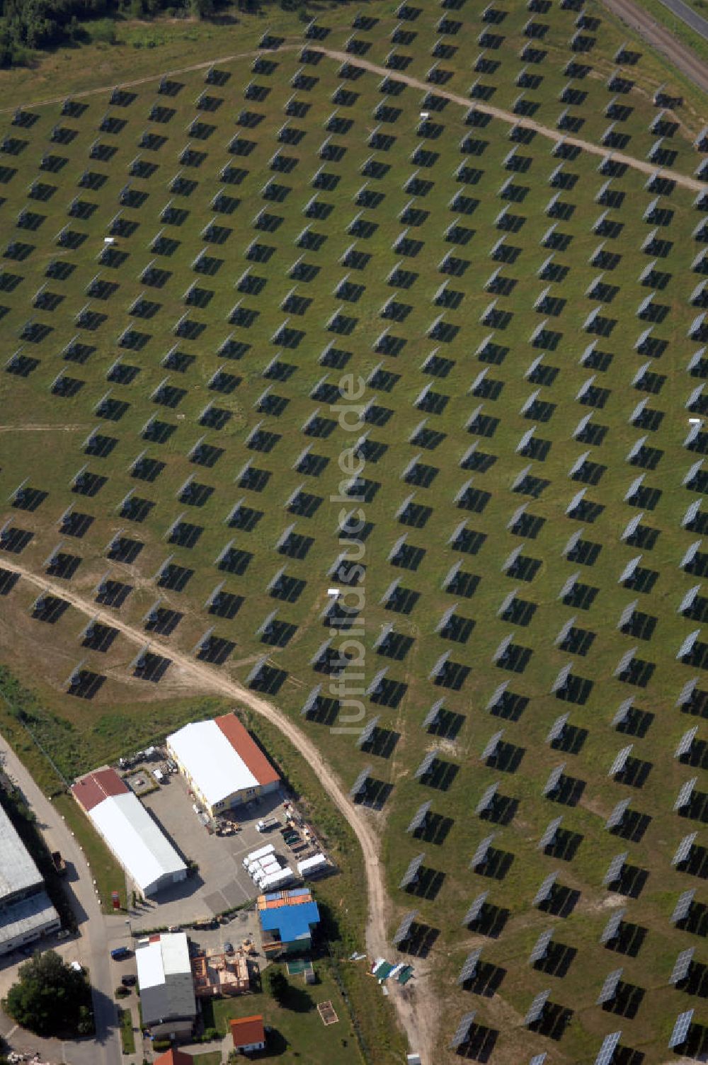 Luftaufnahme Borna - Blick auf ein Solarkraftwerk in Borna