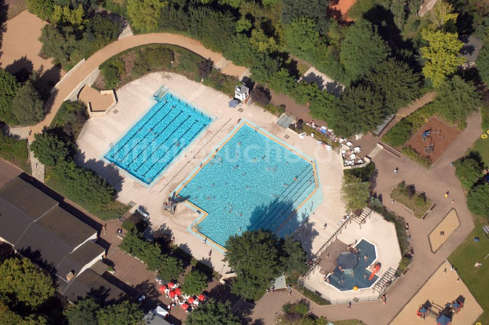 Berlin aus der Vogelperspektive: Blick auf das Sommerbad Wuhlheide in Berlin-Köpenick