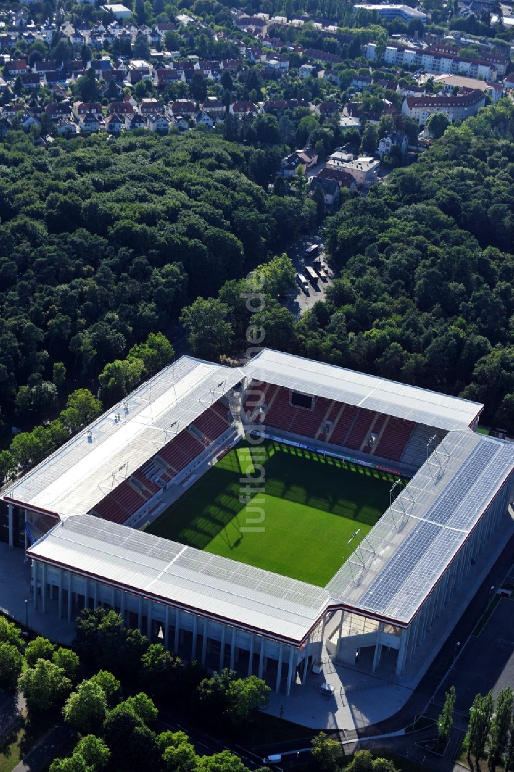 Luftbild Offenbach - Blick auf das Sparda-Bank-Hessen-Stadion in Offenbach