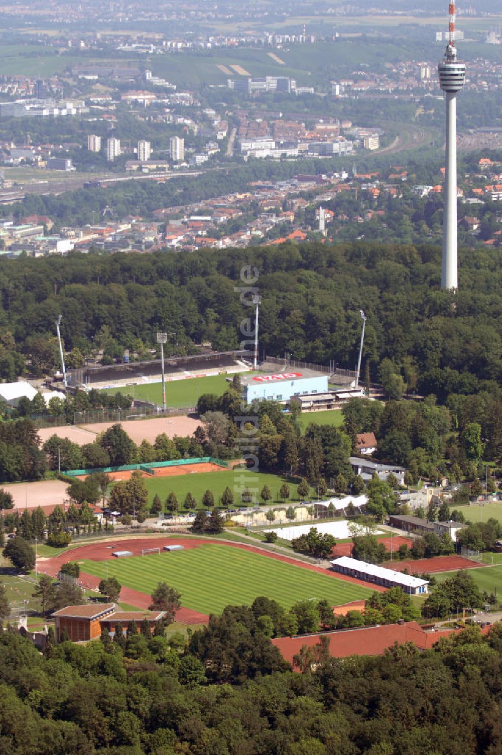 Stuttgart aus der Vogelperspektive: Blick auf die Sportanlage Waldau mit dem Gazi-Stadion in Stuttgart-Degerloch