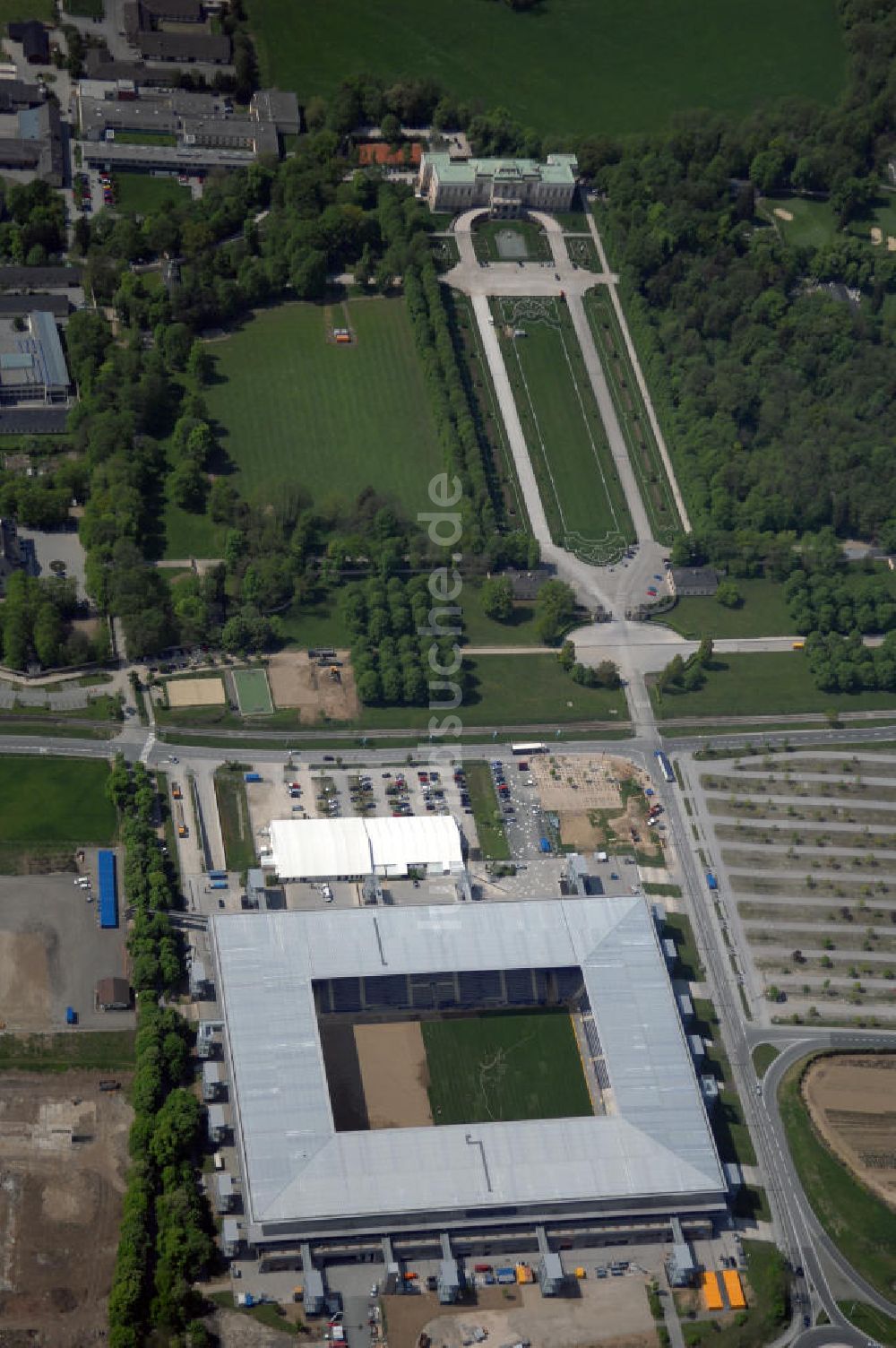 Luftbild Salzburg - Blick auf das EM Stadion Wals-Siezenheim bei Salzburg