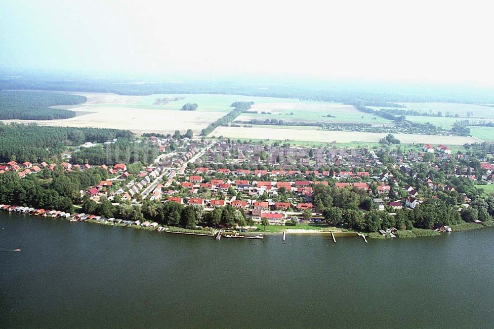 Mirow / Mecklenburg Vorpommern aus der Vogelperspektive: Blick auf die Stadt Mirow an der Strandstrasse Mirow / Mecklenburg Vorpommern 16.09.2003 Foto: Grahn