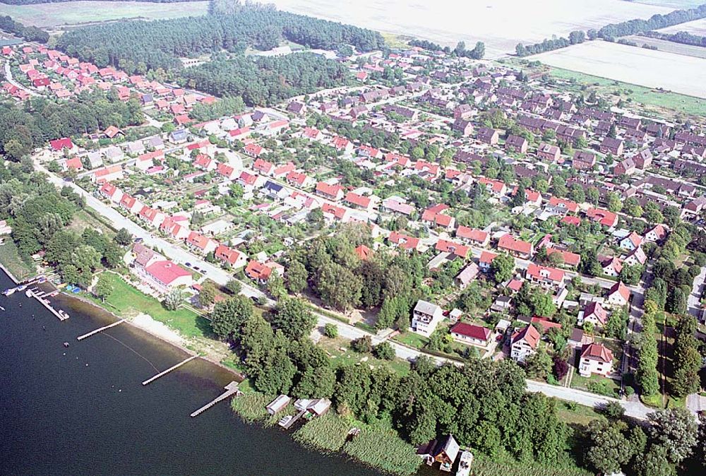 Luftbild Mirow / Mecklenburg Vorpommern - Blick auf die Stadt Mirow an der Strandstrasse Mirow / Mecklenburg Vorpommern 16.09.2003 Foto: Grahn