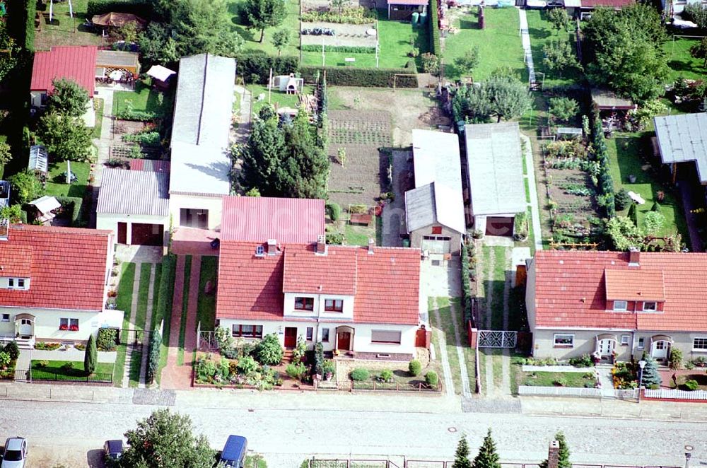 Mirow / Mecklenburg Vorpommern aus der Vogelperspektive: Blick auf die Stadt Mirow an der Strandstrasse Mirow / Mecklenburg Vorpommern 16.09.2003 Foto: Grahn