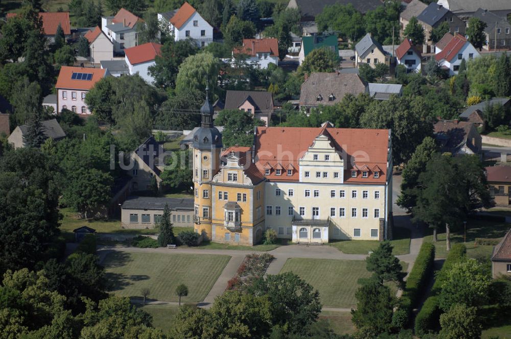 Luftbild Thallwitz - Blick auf die Stadt Thallwitz und das Schloss mit Park