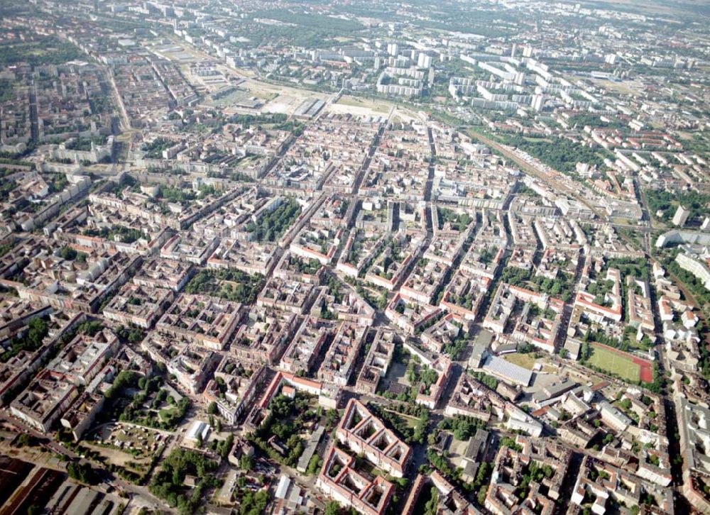 Berlin - Friedrichshain aus der Vogelperspektive: Blick auf den Stadtbezirk Friedrichshain 08.07.02