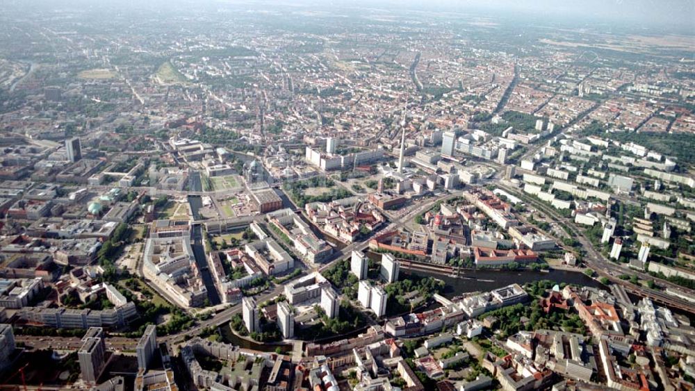 Berlin von oben - Blick auf den Stadtbezirk Mitte (Im Vordergrund die Wallstraße). 08.07.02