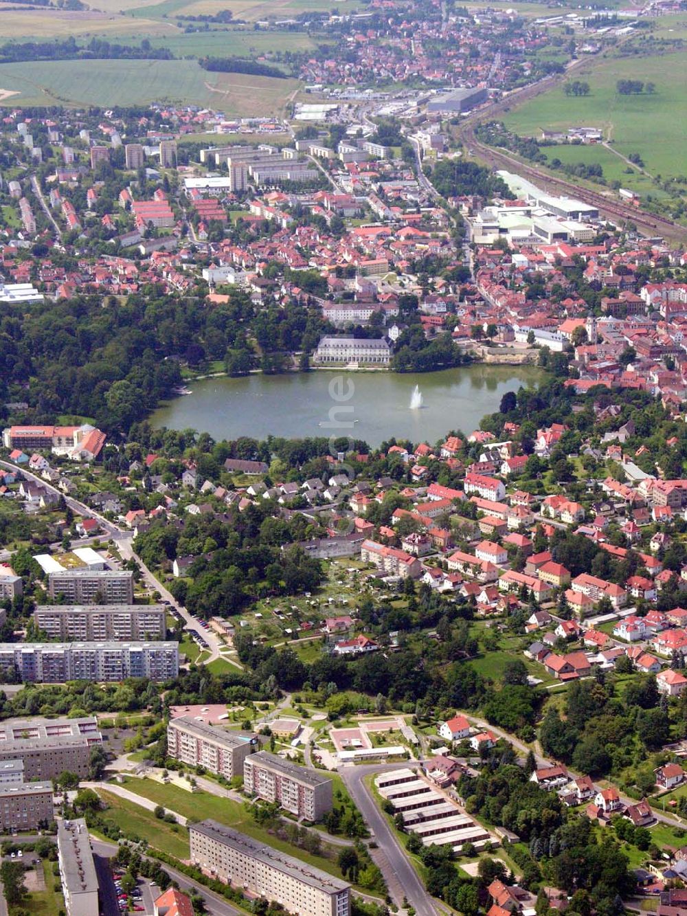 Luftaufnahme Bad Salzungen / Thüringen - Blick auf das Stadtzentrum von Bad Salzungen mit dem Burgsee