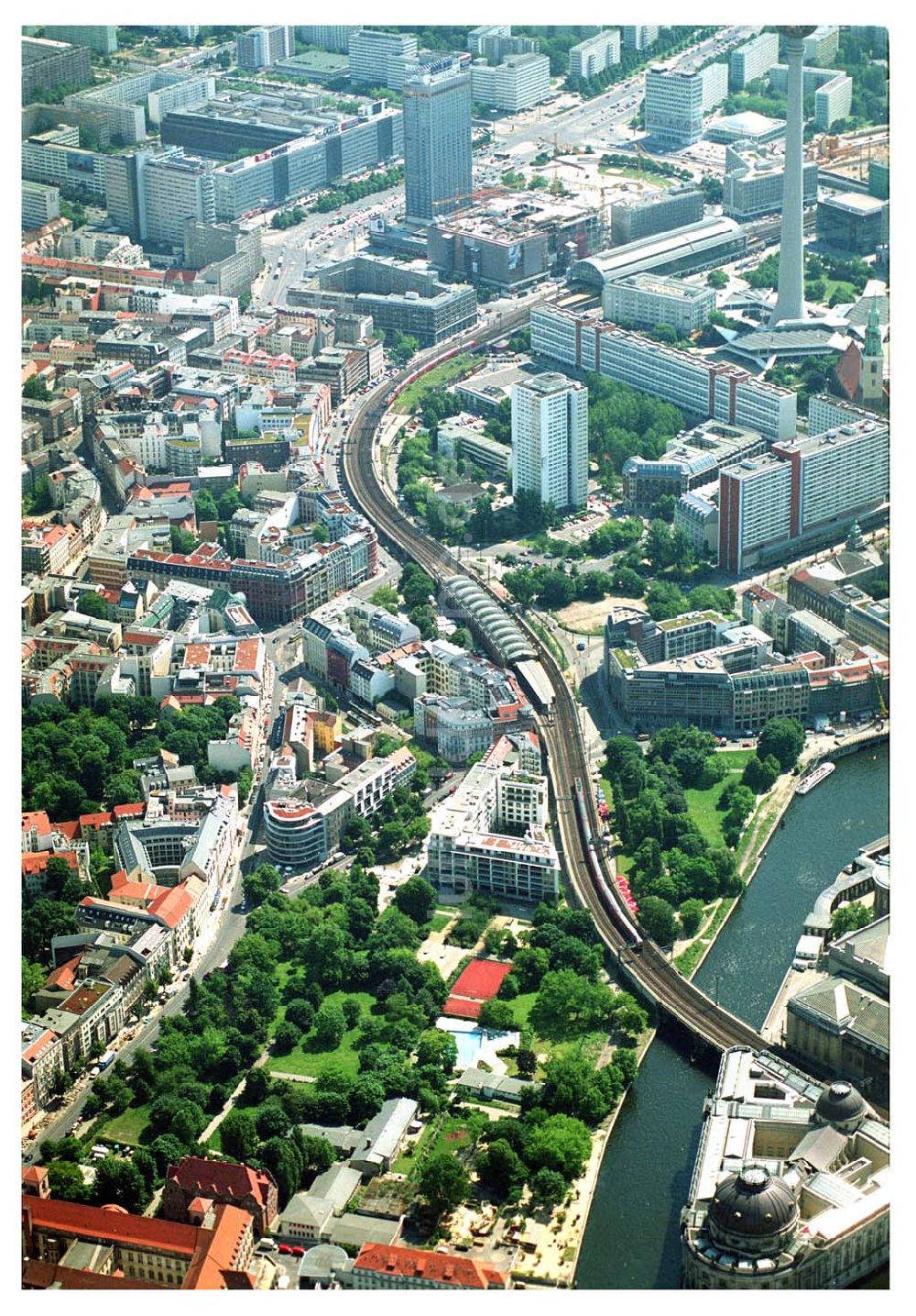 Luftbild - Blick auf das Stadtzentrum Berlin-Mitte