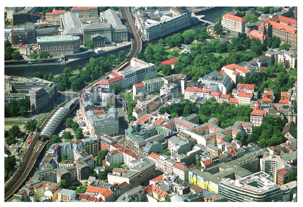 Luftbild Berlin - Blick auf das Stadtzentrum Berlin-Mitte/Hackischer Markt