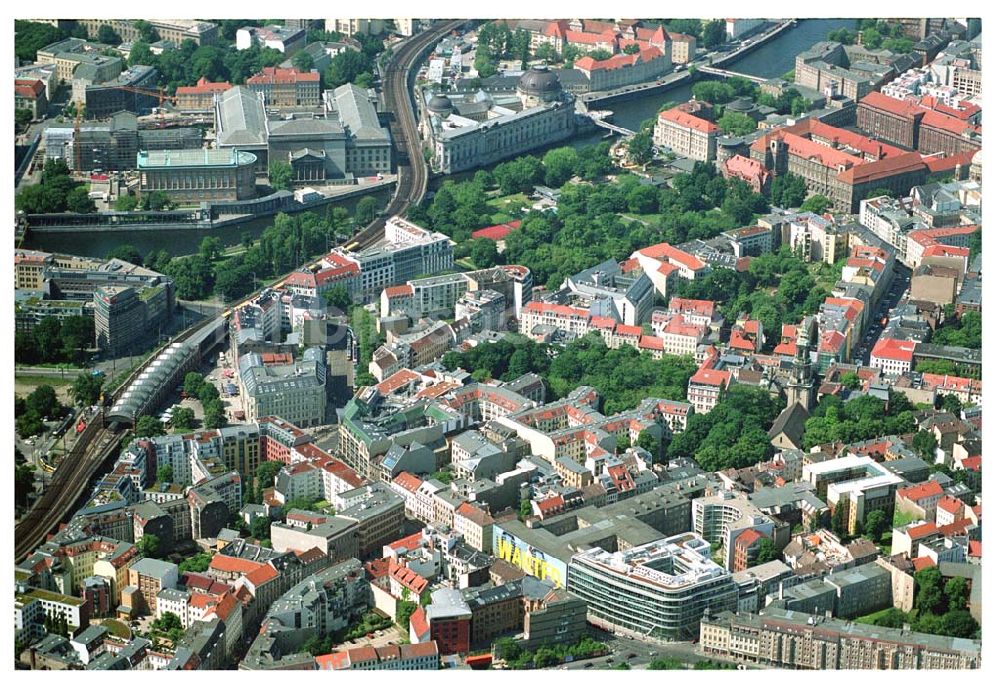 Berlin von oben - Blick auf das Stadtzentrum Berlin-Mitte/Hackischer Markt