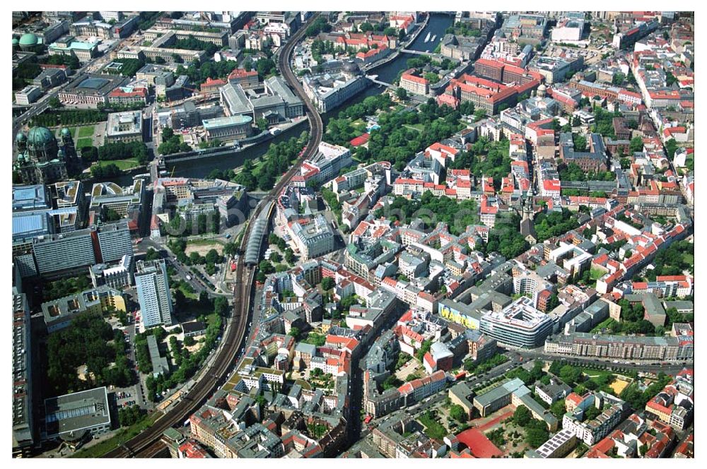 Luftaufnahme Berlin - Blick auf das Stadtzentrum Berlin-Mitte/Hackischer Markt