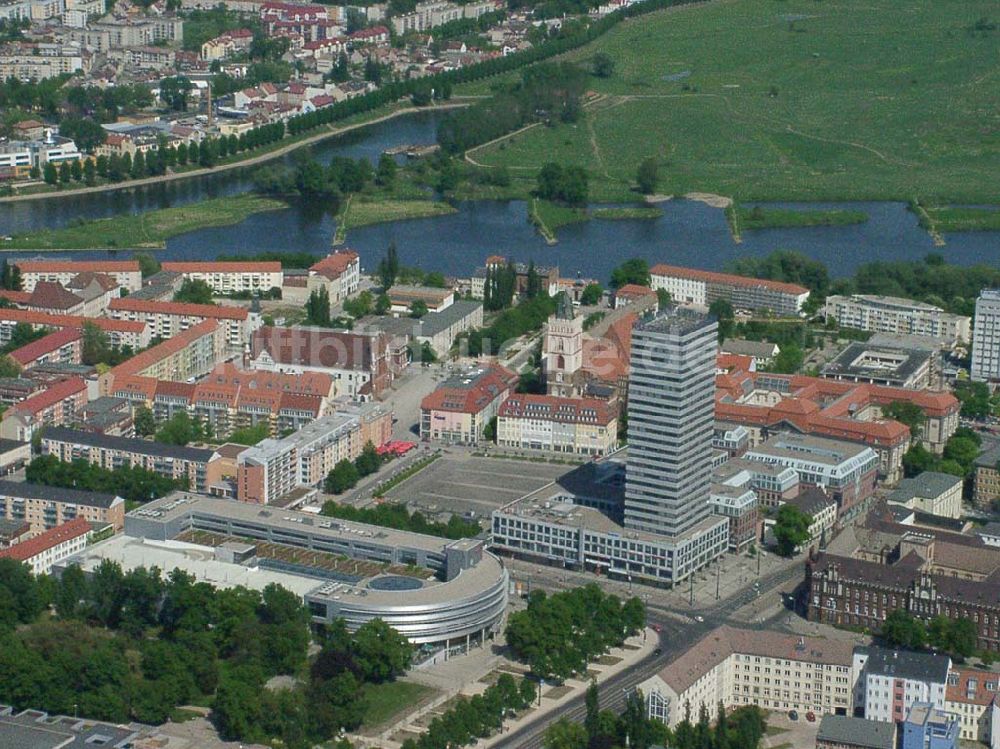 Luftaufnahme Frankfurt / Oder - Blick auf das Stadtzentrum von Frankfurt / Oder mit dem neuen Einkaufszentrum und dem neu umgebauten Grenzübergang über die Oder