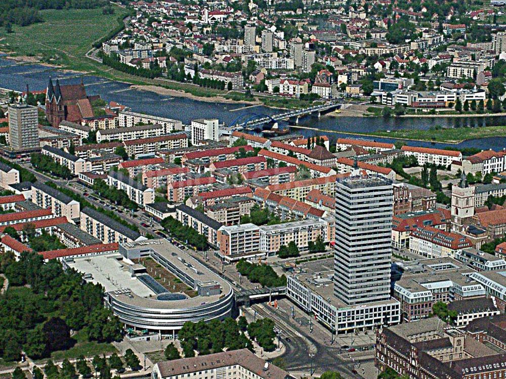 Luftbild Frankfurt / Oder - Blick auf das Stadtzentrum von Frankfurt / Oder mit dem neuen Einkaufszentrum und dem neu umgebauten Grenzübergang über die Oder