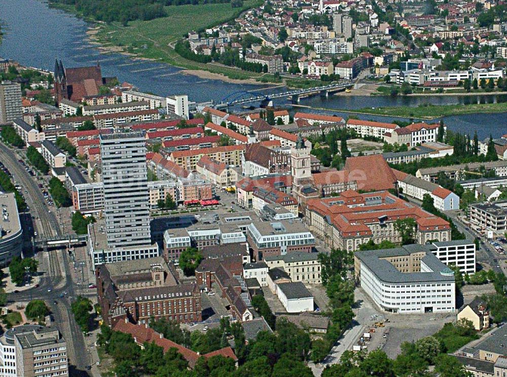 Frankfurt / Oder von oben - Blick auf das Stadtzentrum von Frankfurt / Oder mit dem neuen Einkaufszentrum und dem neu umgebauten Grenzübergang über die Oder