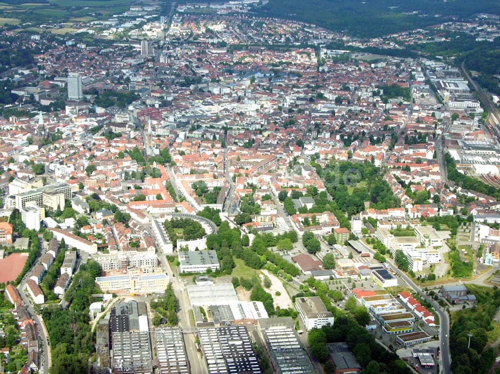 Luftaufnahme Kaiserslautern / Rheinland-Pfalz - Blick auf das Stadtzentrum von Kaiserslautern in Rheinland-Pfalz