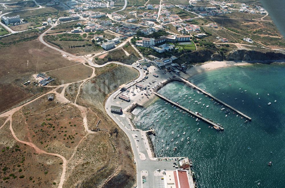 Luftbild Ponta de Sagres - Blick auf den am östlichen Stadtrand gelegenen Yachthafen Sagres