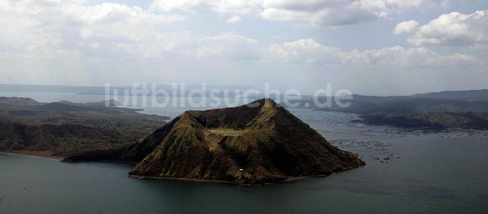 Batangas aus der Vogelperspektive: Blick auf den Taal-See mit Vulkankrater