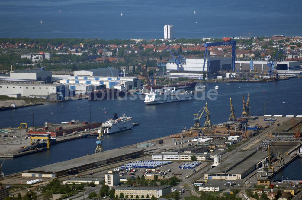 Luftbild Rostock - Blick auf Teil des Rostocker Hafens