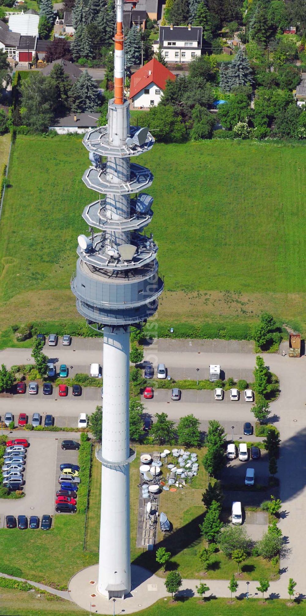 Leipzig aus der Vogelperspektive: Blick auf den Telekom Funkturm in Holzhausen