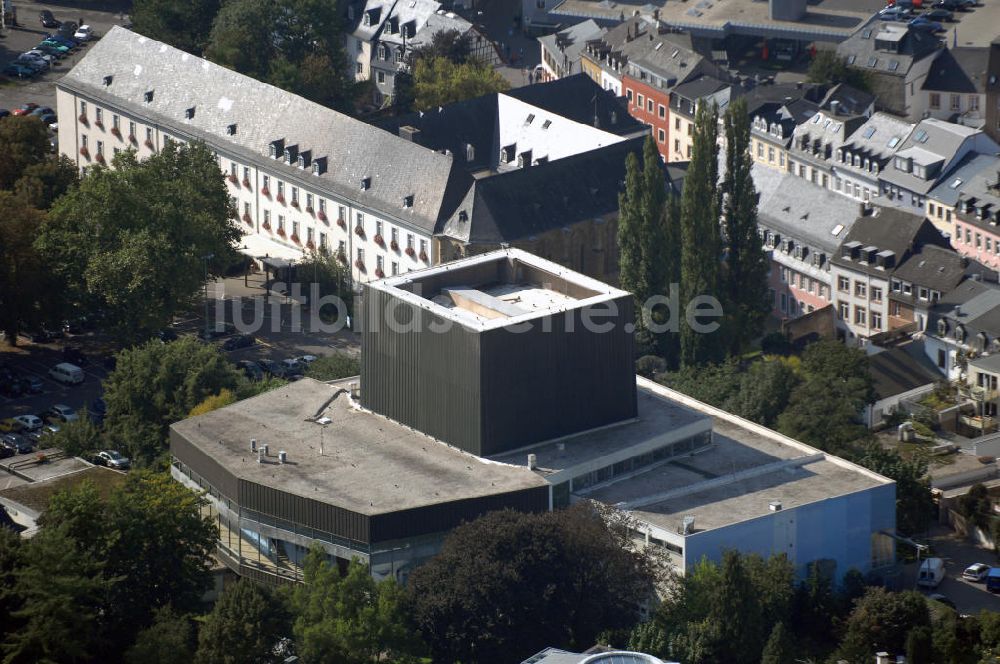 Trier aus der Vogelperspektive: Blick auf das Theater in der Innenstadt von Trier