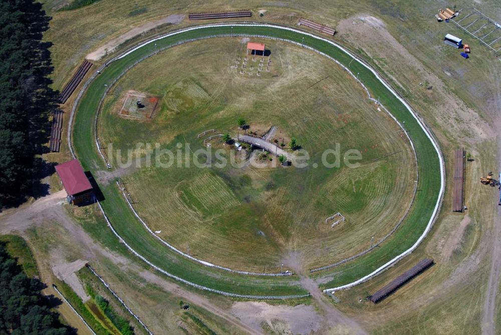 Brück von oben - Blick auf die Titanenarena in Brück