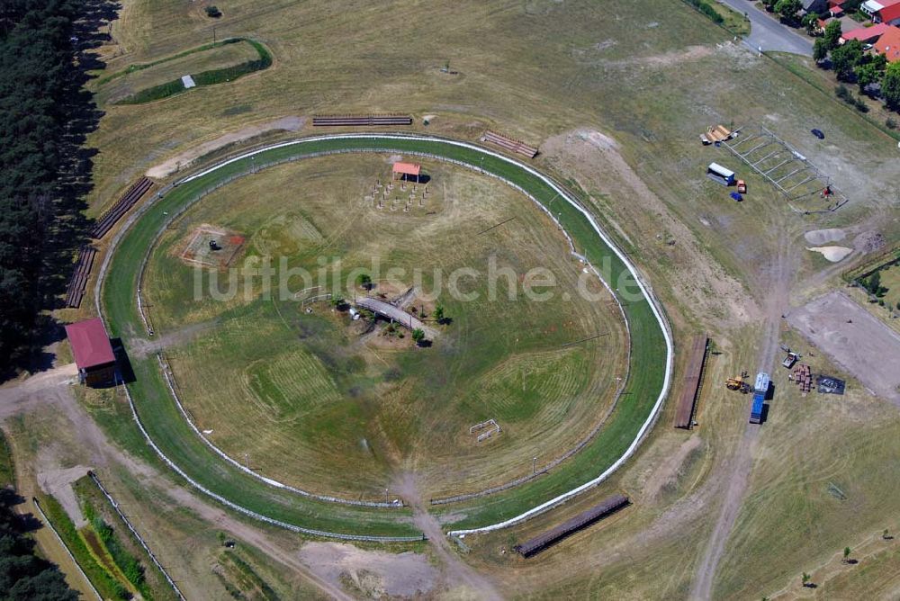 Brück aus der Vogelperspektive: Blick auf die Titanenarena in Brück