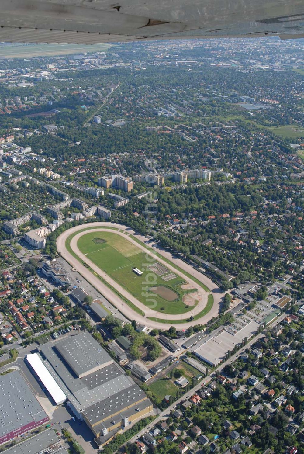 Luftaufnahme Berlin - Blick auf die Trabrennbahn in Berlin-Mariendorf