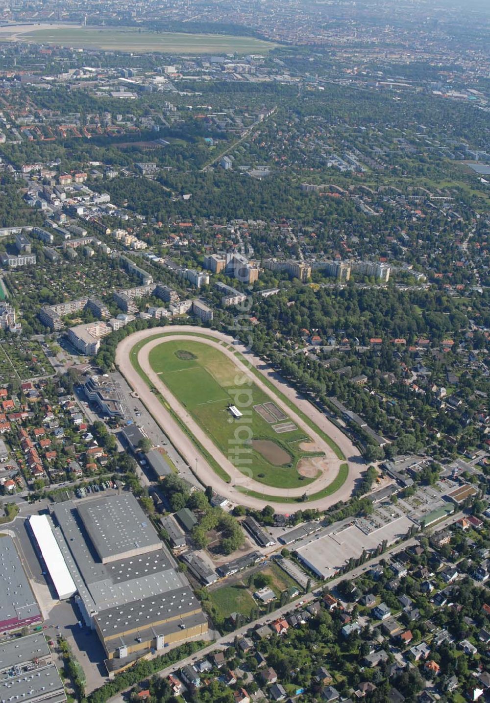 Berlin von oben - Blick auf die Trabrennbahn in Berlin-Mariendorf